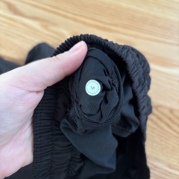 Lululemon Hotty Hot High-Rise Lined Short 2.5" - Picture 4 of 4